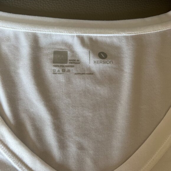 BUNDLE (5) OF WOMEN’S TANK WORKOUT SLEEVELESS TOPS (Medium and Large) - Picture 9 of 10